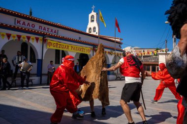 Arnavutluk 'un Vlora kenti - 5 Mayıs 2024: Arnavutluk' un Vlora kasabasında Paskalya festivali