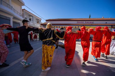 Arnavutluk 'un Vlora kenti - 5 Mayıs 2024: Arnavutluk' un Vlora kasabasında Paskalya festivali
