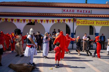 Arnavutluk 'un Vlora kenti - 5 Mayıs 2024: Arnavutluk' un Vlora kasabasında Paskalya festivali