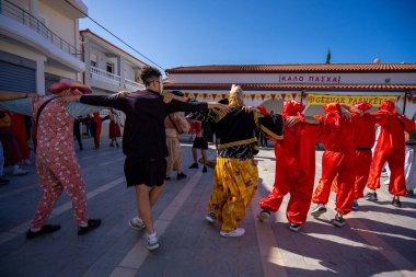 Arnavutluk 'un Vlora kenti - 5 Mayıs 2024: Arnavutluk' un Vlora kasabasında Paskalya festivali