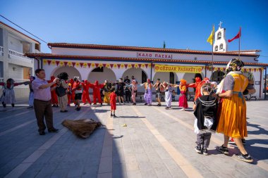 Arnavutluk 'un Vlora kenti - 5 Mayıs 2024: Arnavutluk' un Vlora kasabasında Paskalya festivali