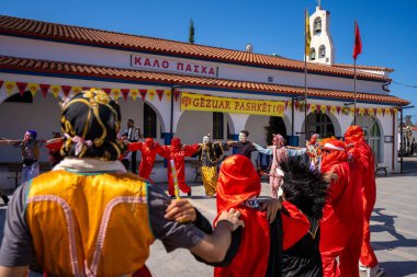 Arnavutluk 'un Vlora kenti - 5 Mayıs 2024: Arnavutluk' un Vlora kasabasında Paskalya festivali