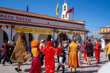 Arnavutluk 'un Vlora kenti - 5 Mayıs 2024: Arnavutluk' un Vlora kasabasında Paskalya festivali