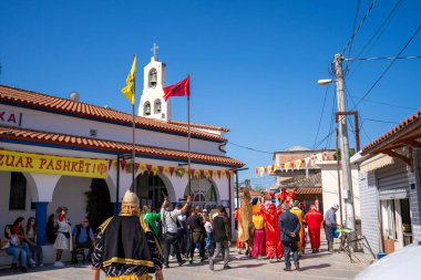 Arnavutluk 'un Vlora kenti - 5 Mayıs 2024: Arnavutluk' un Vlora kasabasında Paskalya festivali