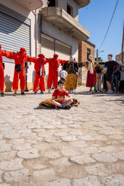 Arnavutluk 'un Vlora kenti - 5 Mayıs 2024: Arnavutluk' un Vlora kasabasında Paskalya festivali