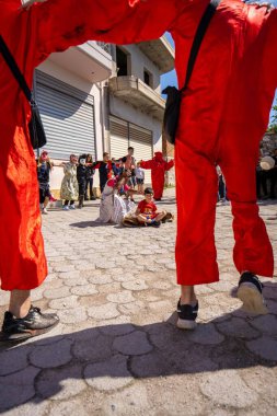 Arnavutluk 'un Vlora kenti - 5 Mayıs 2024: Arnavutluk' un Vlora kasabasında Paskalya festivali