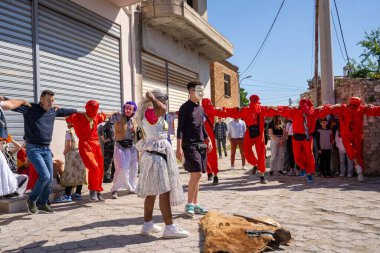 Arnavutluk 'un Vlora kenti - 5 Mayıs 2024: Arnavutluk' un Vlora kasabasında Paskalya festivali