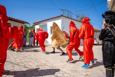 Arnavutluk 'un Vlora kenti - 5 Mayıs 2024: Arnavutluk' un Vlora kasabasında Paskalya festivali