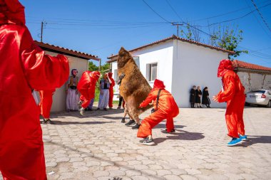 Arnavutluk 'un Vlora kenti - 5 Mayıs 2024: Arnavutluk' un Vlora kasabasında Paskalya festivali