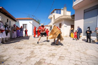 Arnavutluk 'un Vlora kenti - 5 Mayıs 2024: Arnavutluk' un Vlora kasabasında Paskalya festivali