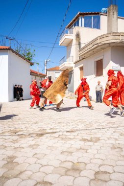 Arnavutluk 'un Vlora kenti - 5 Mayıs 2024: Arnavutluk' un Vlora kasabasında Paskalya festivali