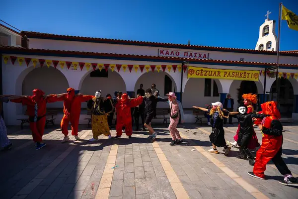 Arnavutluk 'un Vlora kenti - 5 Mayıs 2024: Arnavutluk' un Vlora kasabasında Paskalya festivali