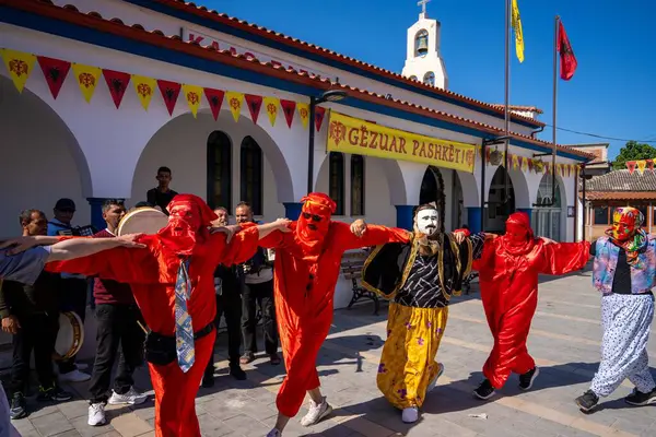 Arnavutluk 'un Vlora kenti - 5 Mayıs 2024: Arnavutluk' un Vlora kasabasında Paskalya festivali