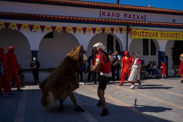 Arnavutluk 'un Vlora kenti - 5 Mayıs 2024: Arnavutluk' un Vlora kasabasında Paskalya festivali