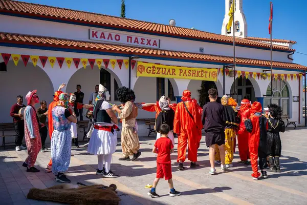 Arnavutluk 'un Vlora kenti - 5 Mayıs 2024: Arnavutluk' un Vlora kasabasında Paskalya festivali