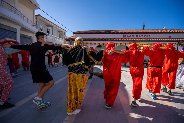 Arnavutluk 'un Vlora kenti - 5 Mayıs 2024: Arnavutluk' un Vlora kasabasında Paskalya festivali