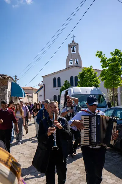 Arnavutluk 'un Vlora kenti - 5 Mayıs 2024: Arnavutluk' un Vlora kasabasında Paskalya festivali