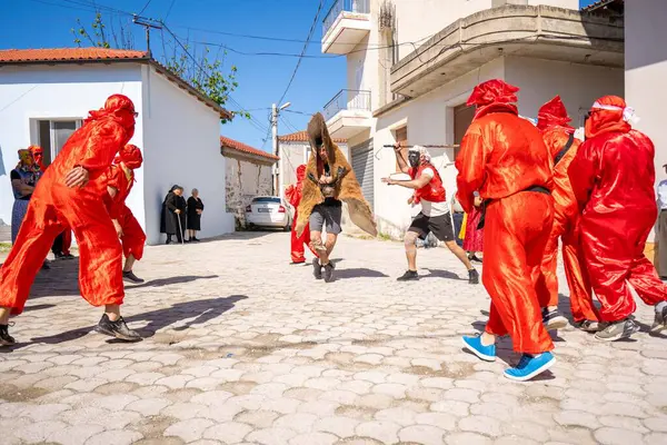 Arnavutluk 'un Vlora kenti - 5 Mayıs 2024: Arnavutluk' un Vlora kasabasında Paskalya festivali