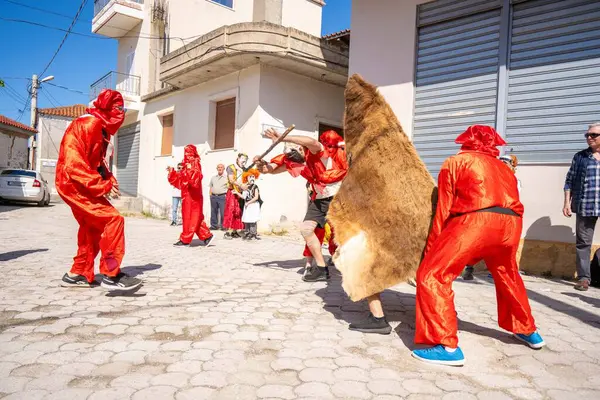 Arnavutluk 'un Vlora kenti - 5 Mayıs 2024: Arnavutluk' un Vlora kasabasında Paskalya festivali