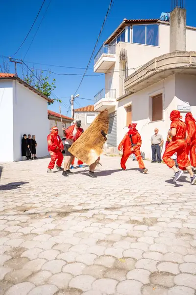 Arnavutluk 'un Vlora kenti - 5 Mayıs 2024: Arnavutluk' un Vlora kasabasında Paskalya festivali