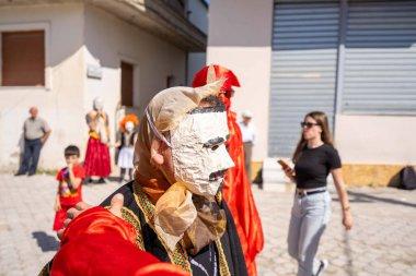 Arnavutluk 'un Vlora kenti - 5 Mayıs 2024: Arnavutluk' un Vlora kasabasında Paskalya festivali