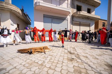 Arnavutluk 'un Vlora kenti - 5 Mayıs 2024: Arnavutluk' un Vlora kasabasında Paskalya festivali