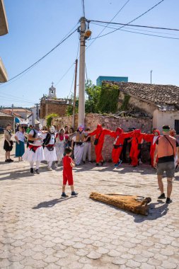 Arnavutluk 'un Vlora kenti - 5 Mayıs 2024: Arnavutluk' un Vlora kasabasında Paskalya festivali