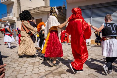 Arnavutluk 'un Vlora kenti - 5 Mayıs 2024: Arnavutluk' un Vlora kasabasında Paskalya festivali