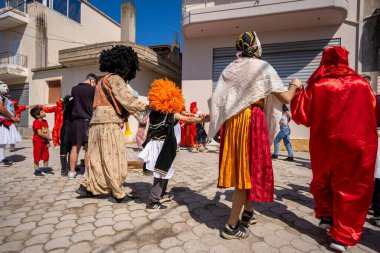 Arnavutluk 'un Vlora kenti - 5 Mayıs 2024: Arnavutluk' un Vlora kasabasında Paskalya festivali