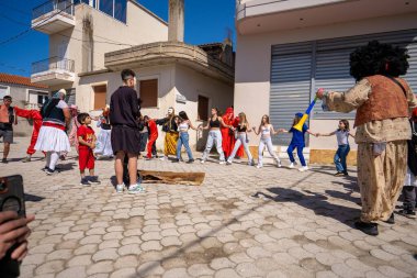 Arnavutluk 'un Vlora kenti - 5 Mayıs 2024: Arnavutluk' un Vlora kasabasında Paskalya festivali