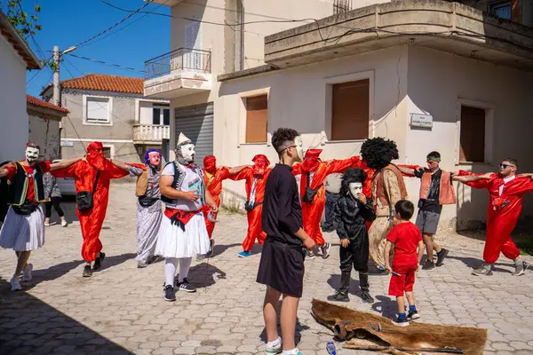Arnavutluk 'un Vlora kenti - 5 Mayıs 2024: Arnavutluk' un Vlora kasabasında Paskalya festivali