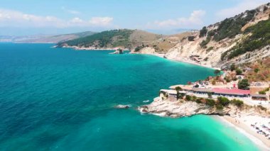 İyon Denizi, Pulebardha plajı, Saranda, Arnavutluk, en güzel plaj, kristal berrak deniz.