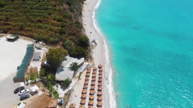 Arnavutluk 'un Bune Bay kenti ve İHA antenli Arnavut sahil manzarası