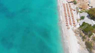 Arnavutluk 'un Bune Bay kenti ve İHA antenli Arnavut sahil manzarası