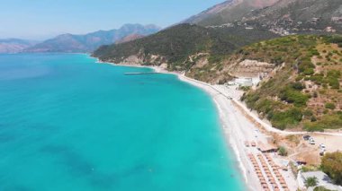 Arnavutluk 'un Bune Bay kenti ve İHA antenli Arnavut sahil manzarası