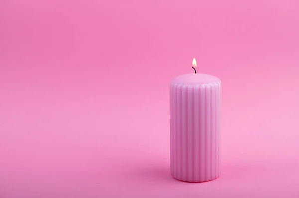 Pastellfarben Hintergrund Mit Rosa Brennender Kerze Auf Rosa Hintergrund — Stockfoto