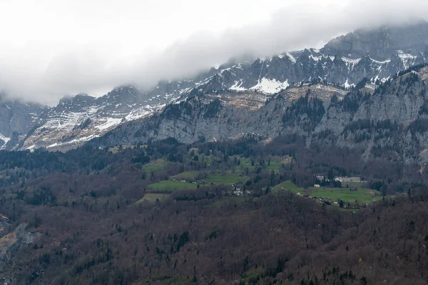 Pohled Vrcholky Hor Břehu Jezera Walensee Švýcarsku — Stock fotografie