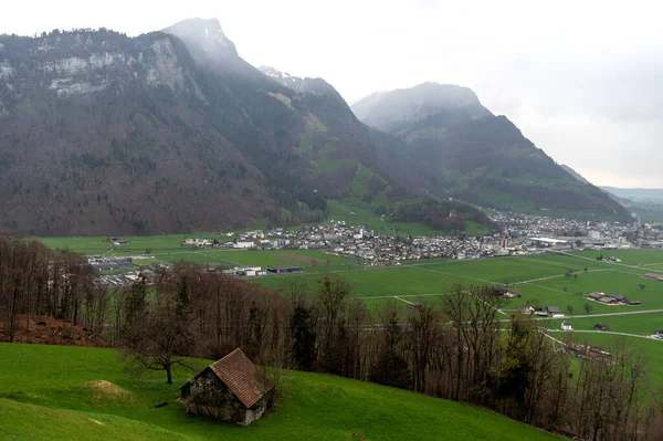 Gallen Suiza Abril 2023 Pequeño Pueblo Fondo Montaña — Foto de Stock
