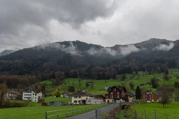 Gallen Suiza Abril 2023 Casas Privadas Tradicionales Fondo Montaña —  Fotos de Stock