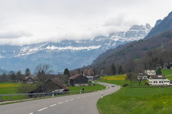 Gallen Sviçre Nisan 2023 Dağ Arka Planında Geleneksel Küçük Köy — Stok fotoğraf