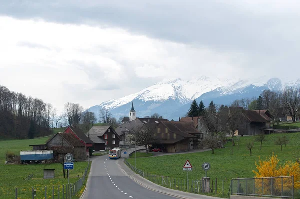 Sennwald Sviçre Nisan 2023 Bir Dağ Köyü Boyunca Asfalt Bir — Stok fotoğraf