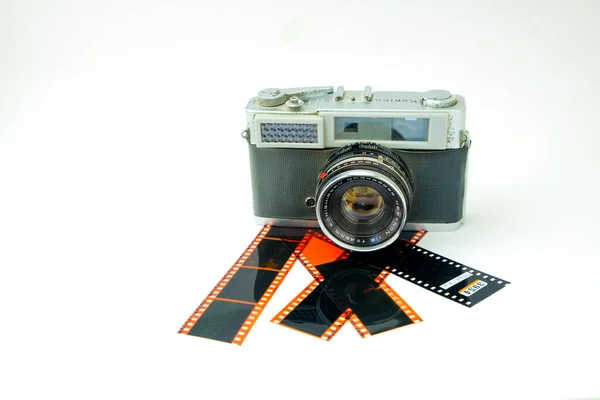 巴士拉 伊拉克 2023年4月12日 带有底片的老式相机照片 — 图库照片