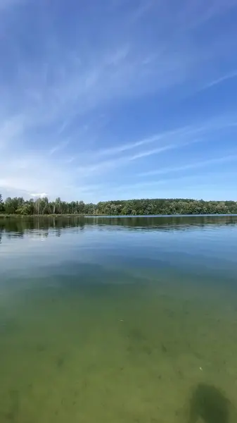 Göllü güzel bir manzara.