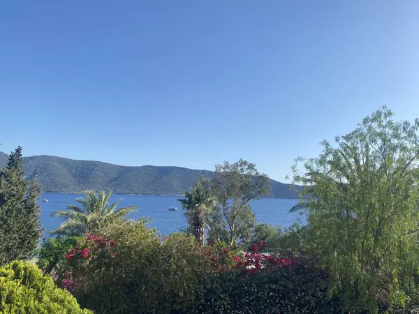 Dağlardaki güzel deniz manzarası