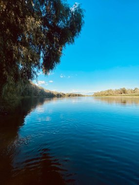 Güzel göl manzarası