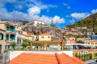 Camara de Lobos şehir merkezi, Madeira, Portekiz Şubat ayındaki güneşli kış günü