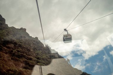 Faja dos Padres, yeşil bölge ve Madeira adasının güney kıyısındaki küçük kara parçası, Portekiz 'e sadece Cablecar, teleferico' dan 250 metre yükseklikteki uçurumdan ulaşılabilir.