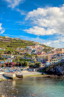 Camara de Lobos şehir merkezi, Madeira, Portekiz Şubat ayındaki güneşli kış günü