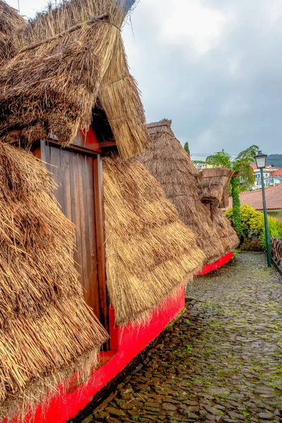 View Typical Traditional Triangular Colorful House Santana Made Straw Backside — Stock Photo, Image