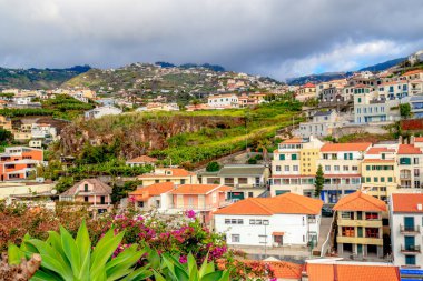 Camara de Lobos şehir merkezi, Madeira, Portekiz Şubat ayındaki güneşli kış günü